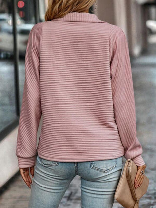 Dopasowany sweter z zamkiem