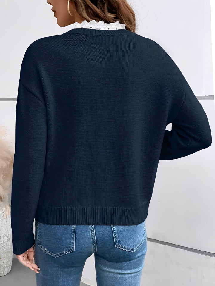 Céline | Elegancki dzianinowy sweter z ozdobnym koronkowym kołnierzykiem