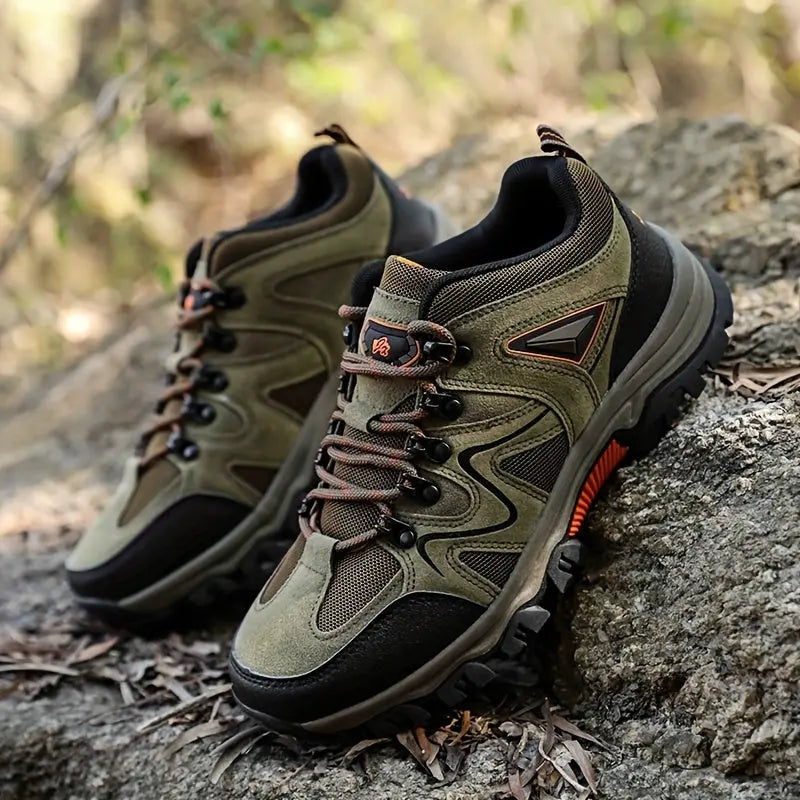 Stefan buty trekkingowe khaki w terenie